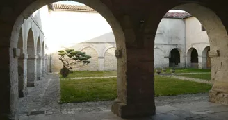 Cloître des Carmes de Jonzac