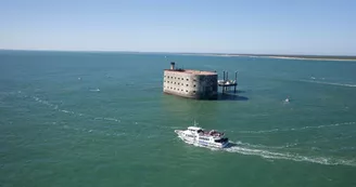 Escale île d'Aix avec tour de Fort Boyard - Compagnie Interîles Escale île d'Aix avec tour de Fort Boyard - Compagnie Interîles