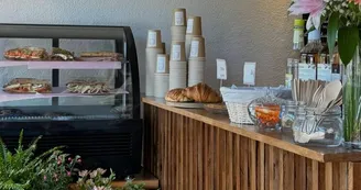 Le Café des Fleurs Le Café des Fleurs