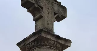 La croix de cimetière La croix de cimetière