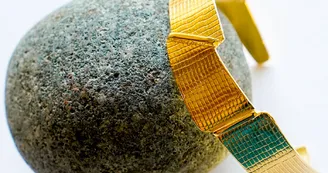 Exposition de bijoux dorés à l'or fin - Ivan BOZIER