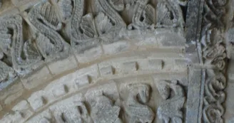Détail de la voussure de l'église de Bagnizeau